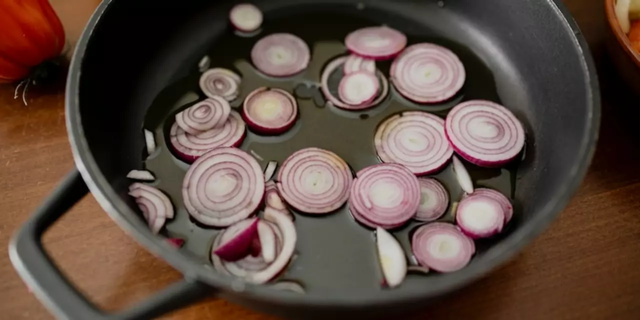 Why do they say to avoid stirring ground beef?